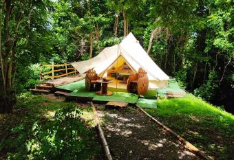 ECOLIBRY Glamping H  bergement insolite allows 18 year olds to book a room