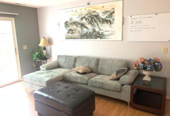 Pure Michigan Relaxation Condo near Lake and Shops has Balcony rooms