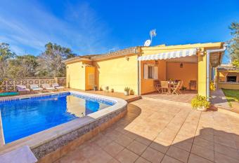 Can Parets has Balcony rooms