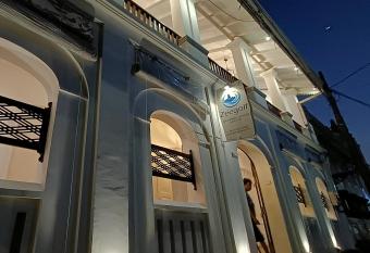 Zee Golf Affordable Luxury has Balcony rooms