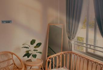 Homestay C&E Da Nang allows 18 year olds to book a room