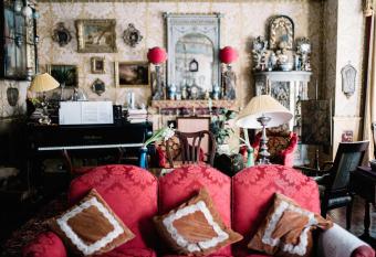 St Benedict - Victorian Bed and Breakfast allows 18 year olds to book a room