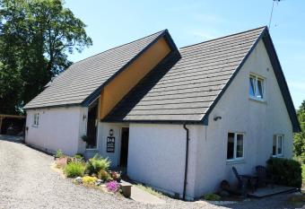 22 miles from Edinburgh-Double room-Welcoming B&B has Balcony rooms