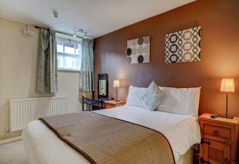 George & Dragon Inn allows 18 year olds to book a room