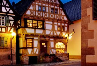 Hotel Restaurant Zum Nachtw  chter allows 18 year olds to book a room