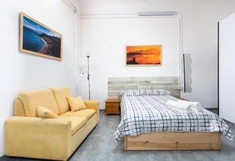Estudio La Hornera allows 18 year olds to book a room