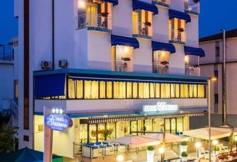 Hotel Gabbiano has Balcony rooms