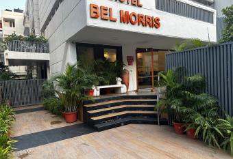 Hotel Bel Morris allows 18 year olds to book a room