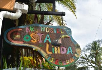 Costa Linda Art Hostel allows 18 year olds to book a room