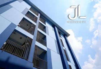J & L Residence and Spa has Balcony rooms