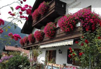Pension M  hlbauer has Balcony rooms