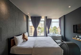 Bonita Boutique Hotel allows 18 year olds to book a room