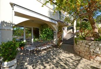 Apartment Una has Balcony rooms