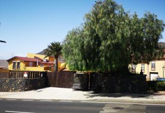 El Almendro has Balcony rooms