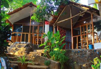 SHIV SAI HUTS has Balcony rooms