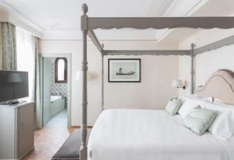 Castello Bonaria Wine & Spa Resort has Balcony rooms