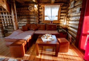 Zlatarske brvnare Zlatar Chalets allows 18 year olds to book a room