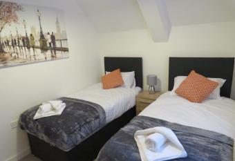 Hamilton Apartment allows 18 year olds to book a room