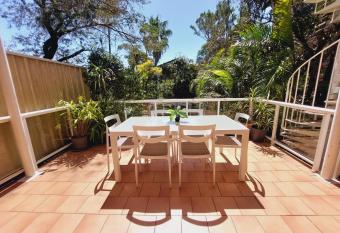 3br house, 5 min walk to beach with parking has Balcony rooms