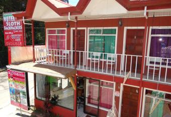 Hotel & Hostel Sloth Backpackers allows 18 year olds to book a room