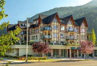 Harrison Lake View Suites allows 18 year olds to book a room