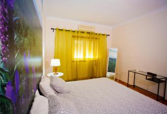 Fatima Lounge Guest House has Balcony rooms