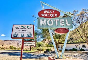 The Historic West Walker Motel has Balcony rooms
