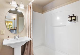 Ocean Gate Resort has Balcony rooms