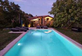 La Casita -Adults 0nly- allows 18 year olds to book a room