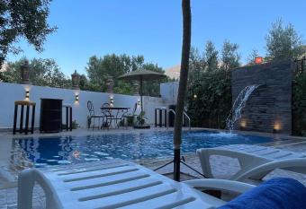 DAR TAWJA allows 18 year olds to book a room