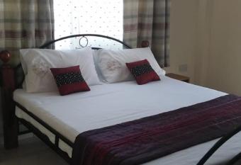 Apartment B10 allows 18 year olds to book a room