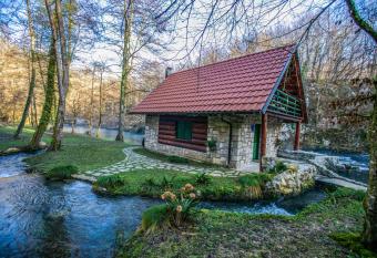 Bistrica Cottage has Balcony rooms