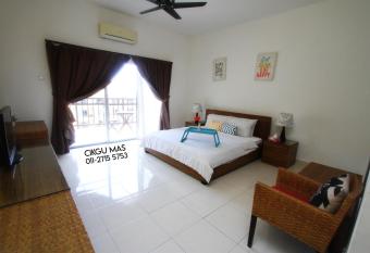 GOLD COAST MORIB by 369 Stay has Balcony rooms