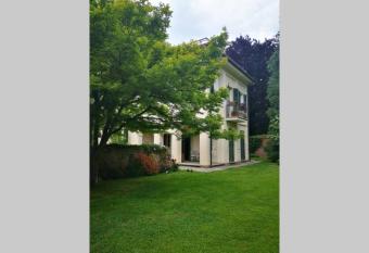 Dimora 1690 allows 18 year olds to book a room