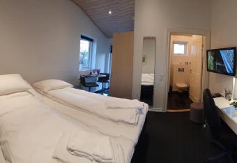 Bente s Guesthouse allows 18 year olds to book a room