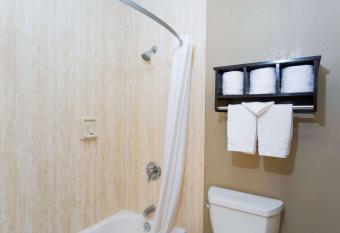 Howard Johnson by Wyndham National City/San Diego South has Smoking rooms