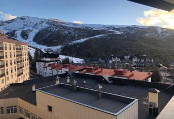 Trendy Homes Sierra Nevada, 5min andando a la plaza, preciosas vistas y parking incluido allows 18 year olds to book a room