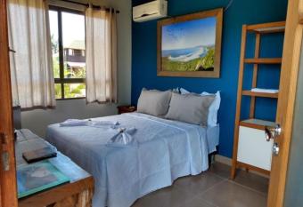 Ess  ncia da Guarda Surf House has Balcony rooms