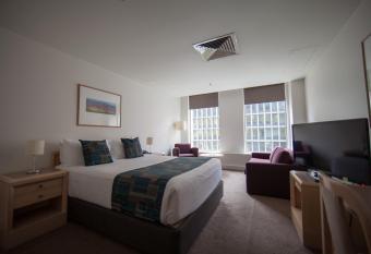 CitiClub Hotel Melbourne allows 18 year olds to book a room