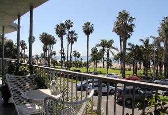 Bayside Hotel has Balcony rooms