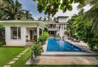 SaffronStays Osaree, Kihim - pet-friendly pool villa perfect for a workcation has Balcony rooms