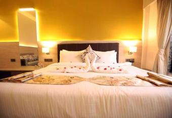 Solitaire Resorts has Smoking rooms