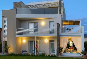 Lugana 9 has Balcony rooms