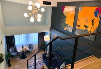 JN Boutique House has rooms with a private hot tub