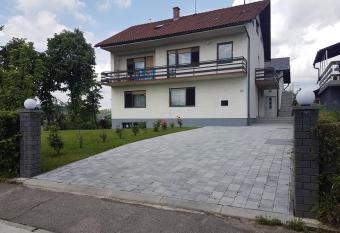 DASS apartmani allows 18 year olds to book a room