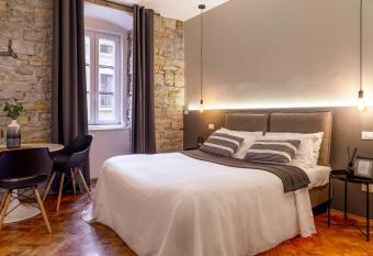 Romantic studio in the heart of Trieste allows 18 year olds to book a room