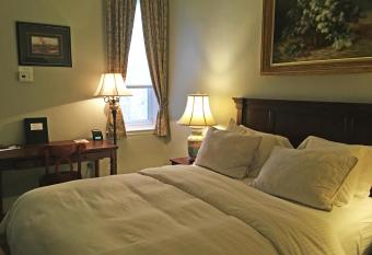 Morris House Hotel has Balcony rooms