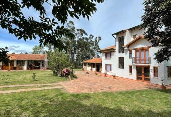 Casa de Campo Villa Bonita hotel allows 18 year olds to book a room