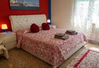 Holiday With Children In Venice allows 18 year olds to book a room