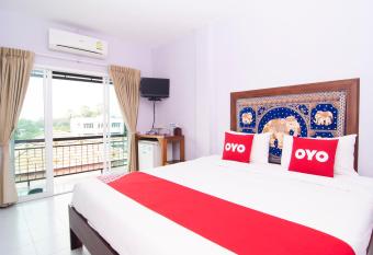 OYO 587 Baan Taklom Chomtalay allows 18 year olds to book a room